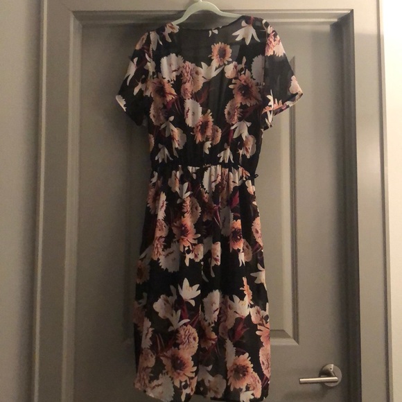 Floral Black And Pink Short Sleeve V Neck Dress - Picture 2 of 3